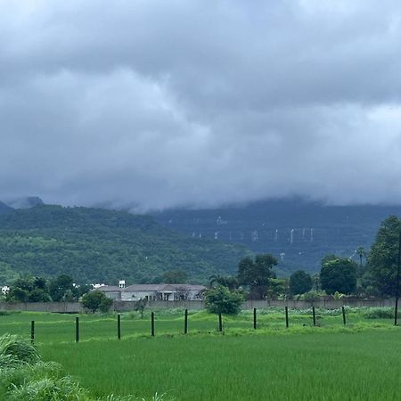 Hotel Sai Farm Karjat Esterno foto