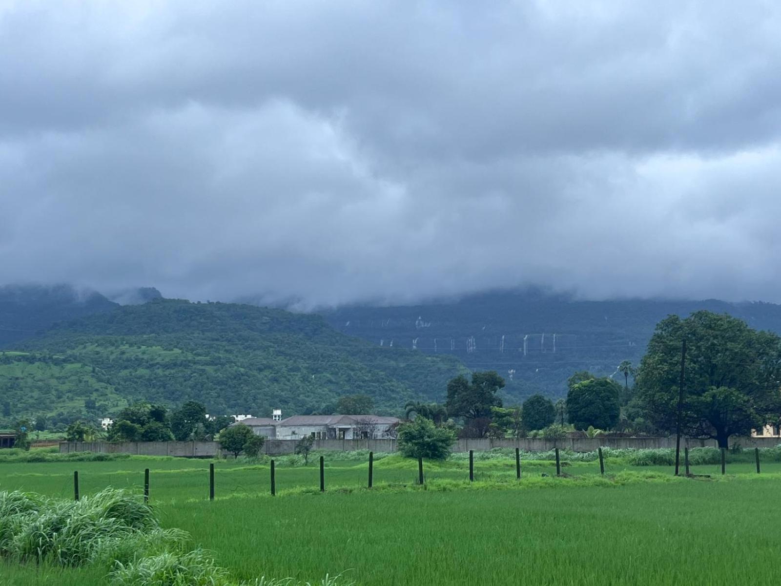 Hotel Sai Farm Karjat Esterno foto